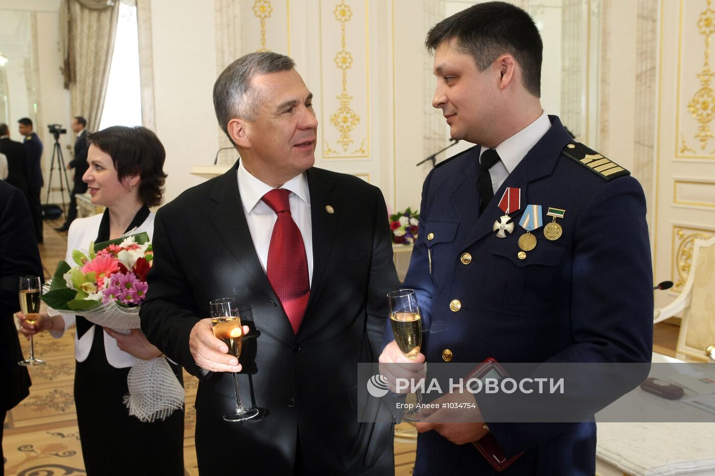 Церемония награждения членов экипажа теплохода "Арабелла"