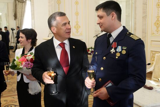 Церемония награждения членов экипажа теплохода "Арабелла"