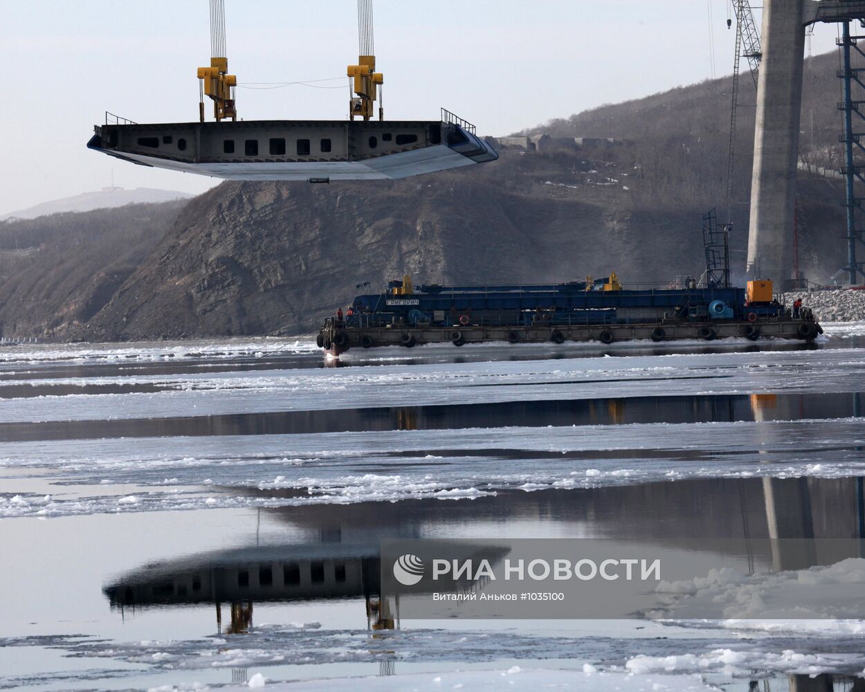 Строительство вантового моста через пролив на остров Русский