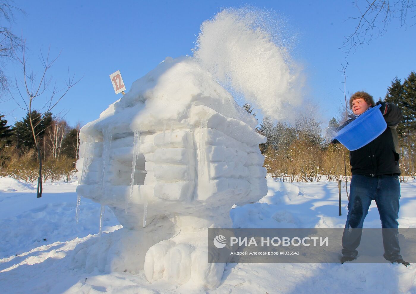 Фестиваль-конкурс снежно-ледовых скульптур в Минске