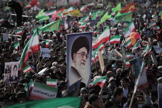 Празднование годовщины исламской революции в Иране