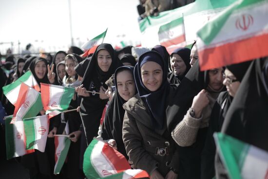 Празднование годовщины исламской революции в Иране