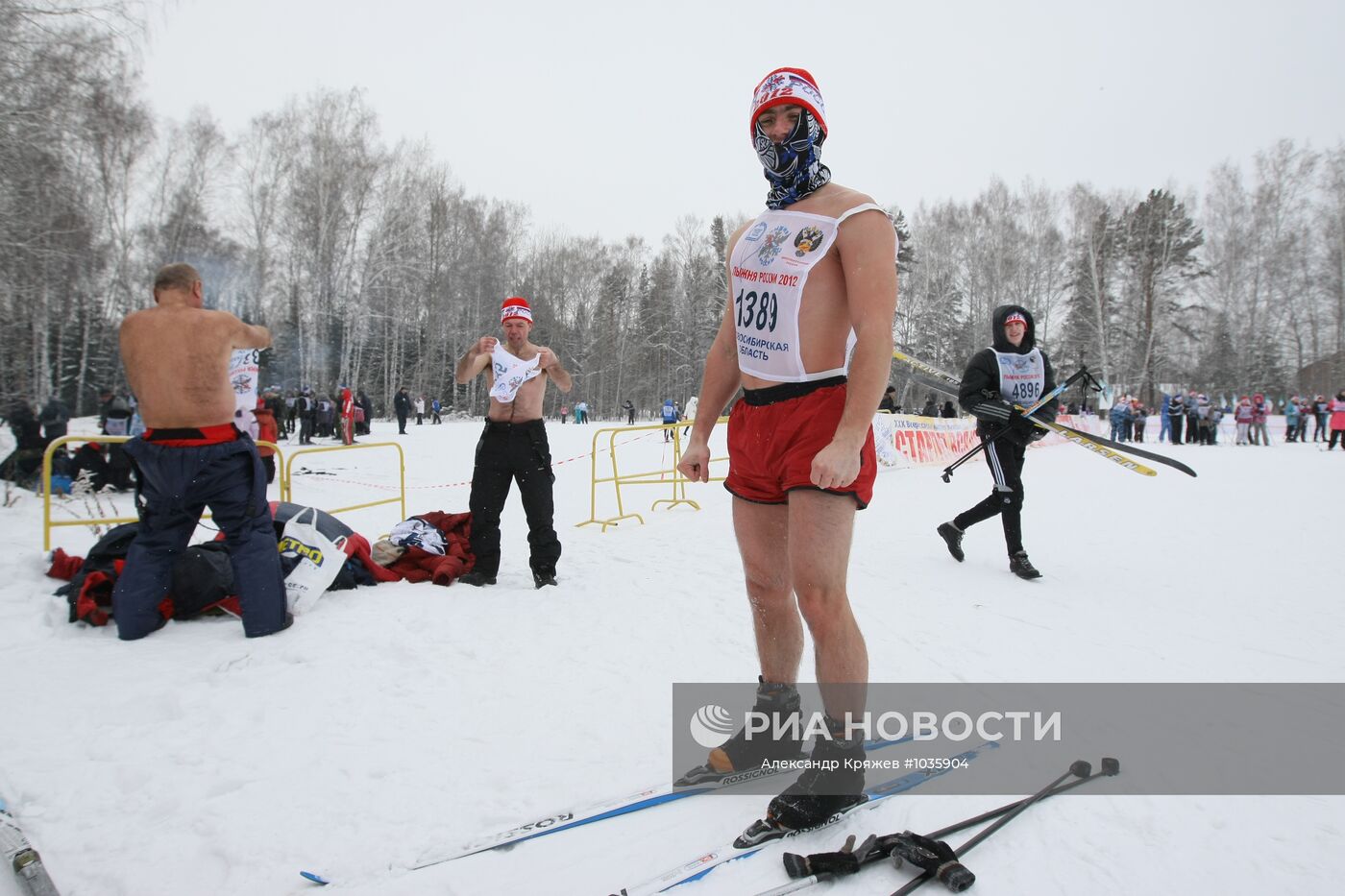 голые на лыжне