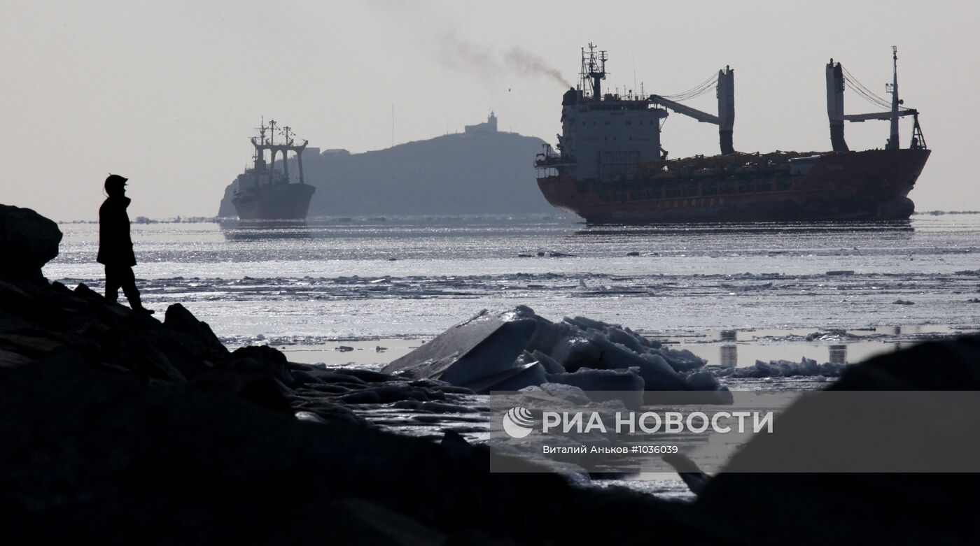 Судоходство в заливе Петра Великого во Владивостоке