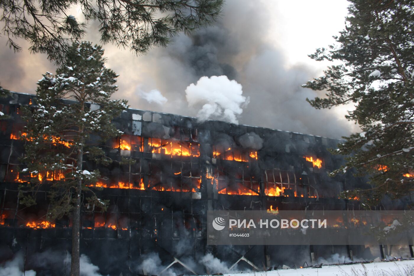 Крупный пожар в торговом центре в Красноярском крае