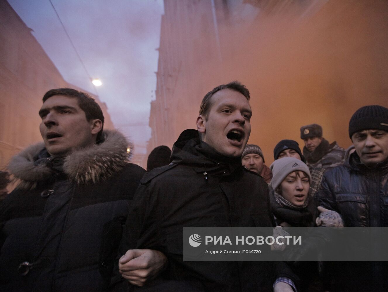 Акция активистов "Другой России" у здания ЦИК в Москве