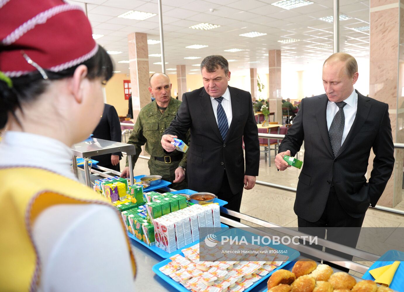 В.Путин посещает Пятую отдельную мотострелковую бригаду