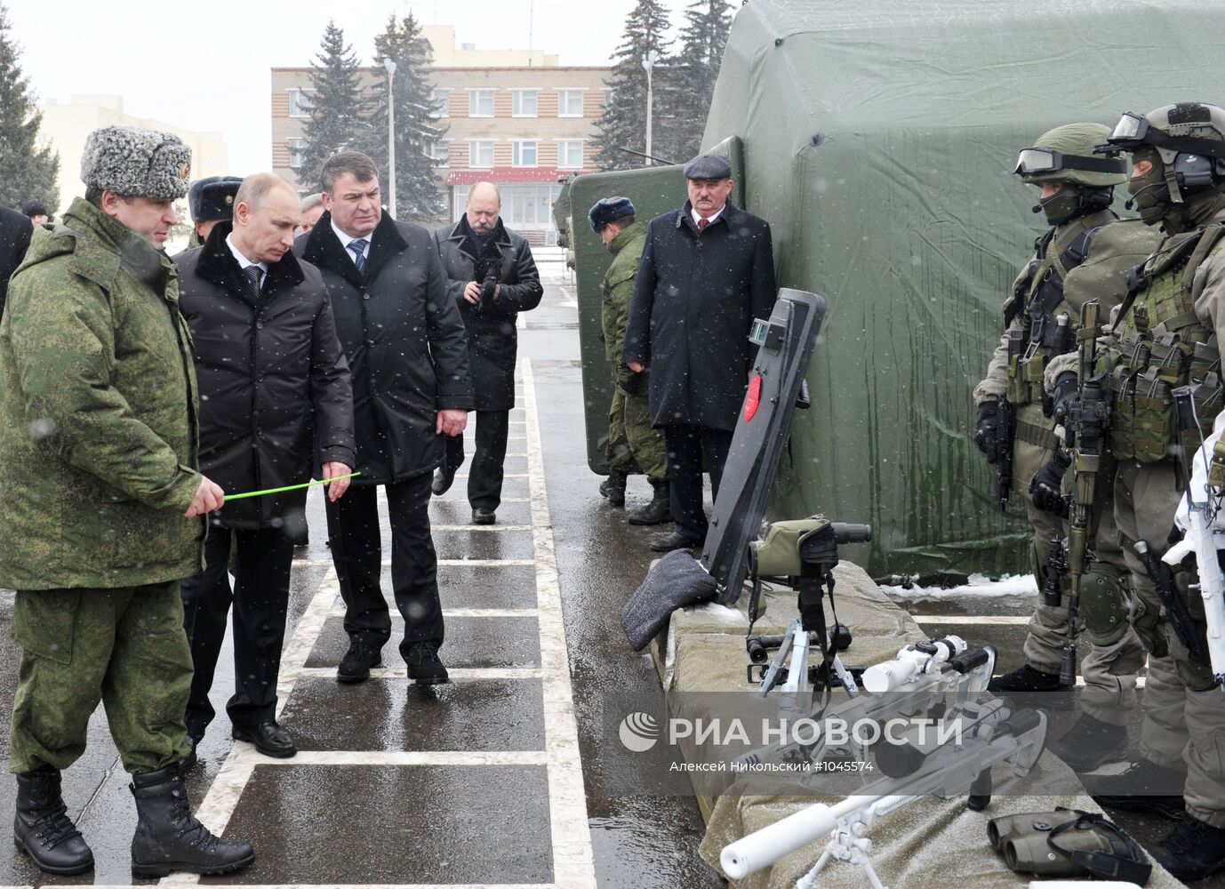 В.Путин посещает Пятую отдельную мотострелковую бригаду