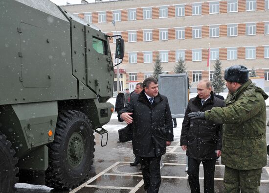 В.Путин посещает Пятую отдельную мотострелковую бригаду