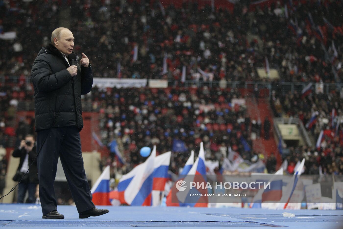 Премьер-министр РФ Владимир Путин на митинге "Защитим страну!"