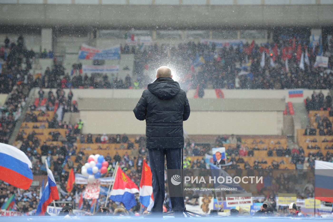 В.Путин выступил на митинге своих сторонников "Защитим страну!"