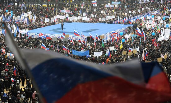 В.Путин выступил на митинге своих сторонников "Защитим страну!"