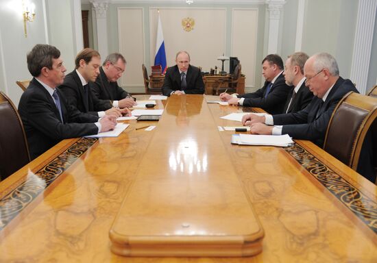 В.Путин провел совещание в Ново-Огарево