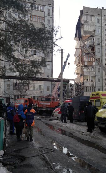 В Астрахани из-за взрыва газа обрушился подъезд жилого дома