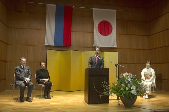 Вручение Орденов восходящего солнца М.Плисецкой и Ю.Соломину