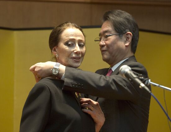 Вручение Орденов восходящего солнца М.Плисецкой и Ю.Соломину