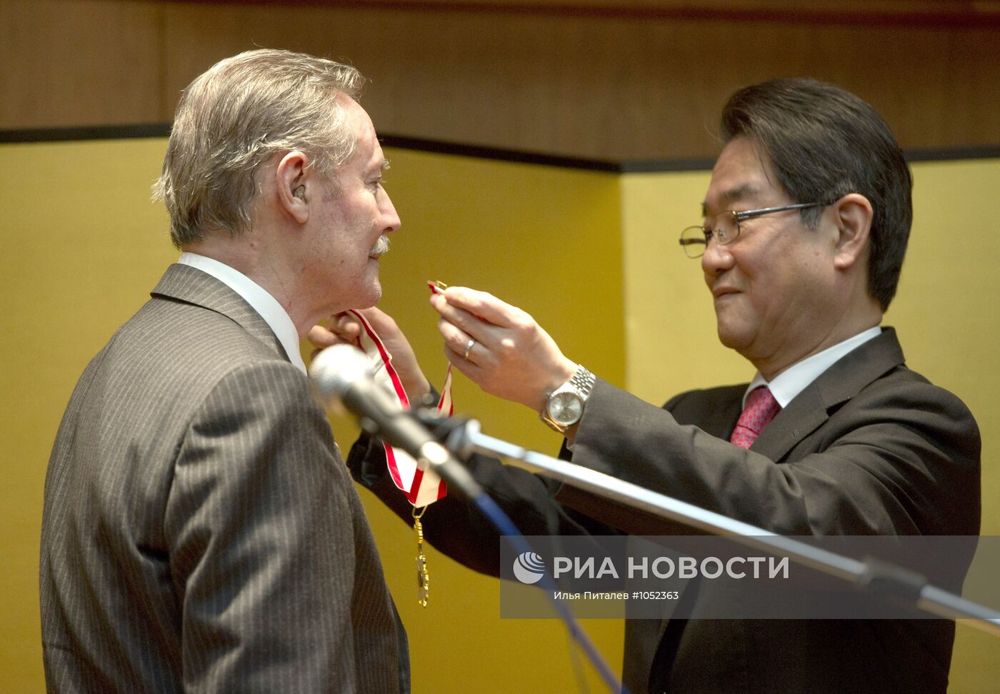 Вручение Орденов восходящего солнца М.Плисецкой и Ю.Соломину