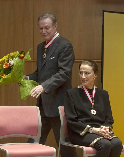 Вручение Орденов восходящего солнца М.Плисецкой и Ю.Соломину