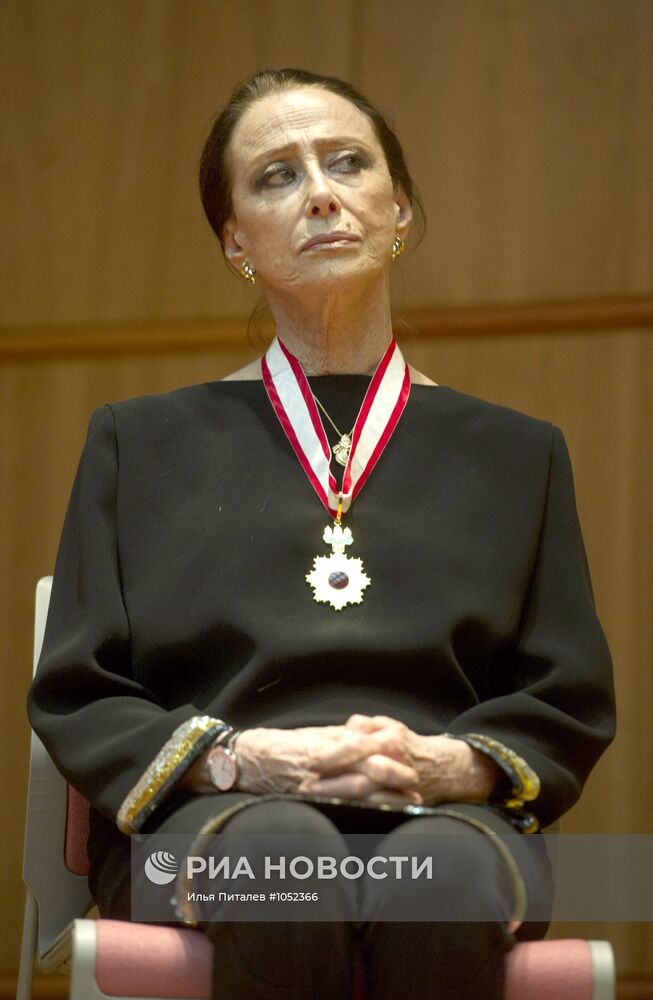 Вручение Орденов восходящего солнца М.Плисецкой и Ю.Соломину