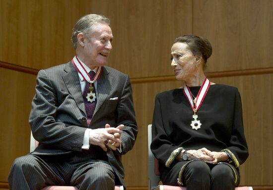 Вручение Орденов восходящего солнца М.Плисецкой и Ю.Соломину