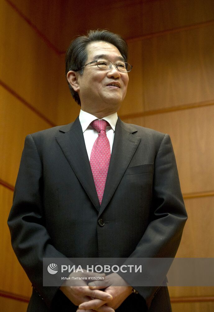 Вручение Орденов восходящего солнца М.Плисецкой и Ю.Соломину