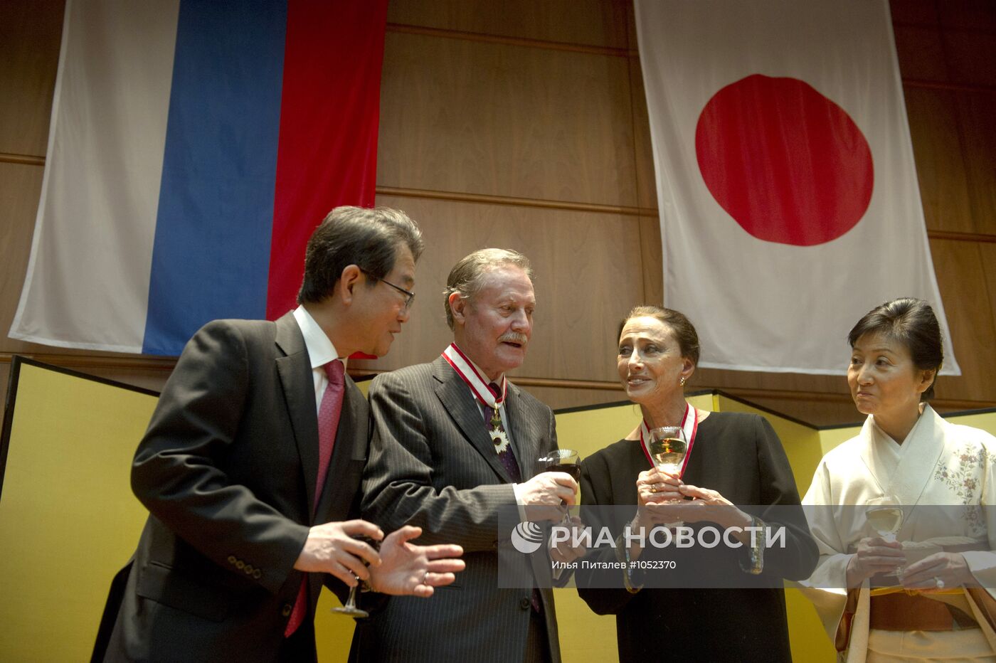 Вручение Орденов восходящего солнца М.Плисецкой и Ю.Соломину