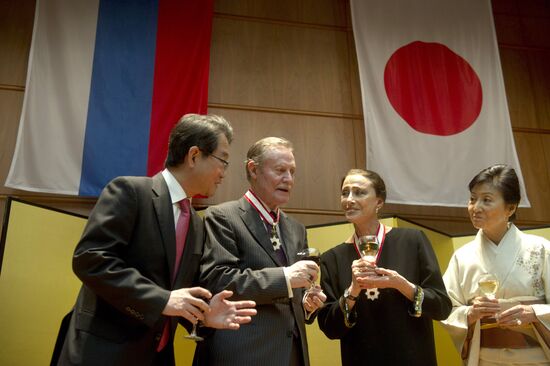 Вручение Орденов восходящего солнца М.Плисецкой и Ю.Соломину