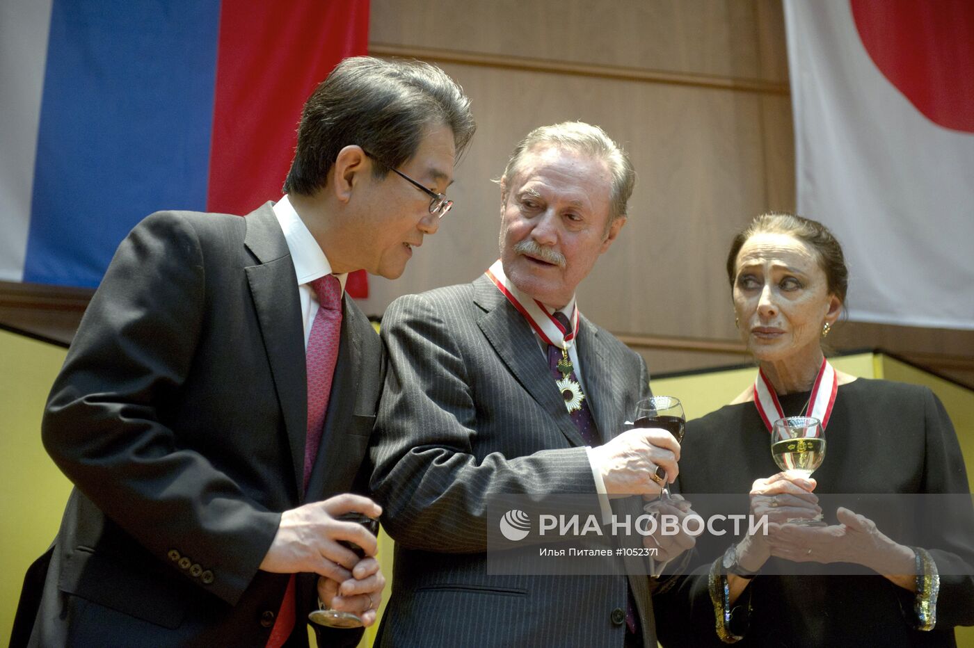 Вручение Орденов восходящего солнца М.Плисецкой и Ю.Соломину