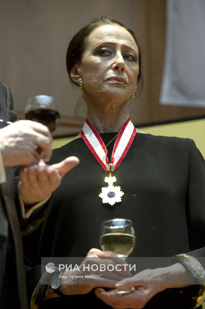 Вручение Орденов восходящего солнца М.Плисецкой и Ю.Соломину