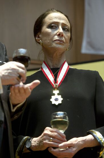 Вручение Орденов восходящего солнца М.Плисецкой и Ю.Соломину