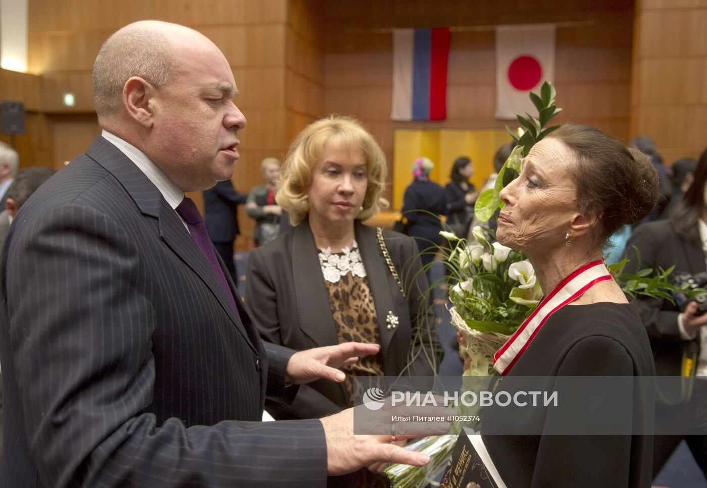 Вручение Орденов восходящего солнца М.Плисецкой и Ю.Соломину