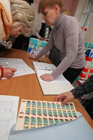 Подготовка участков к голосованию по выборам президента РФ
