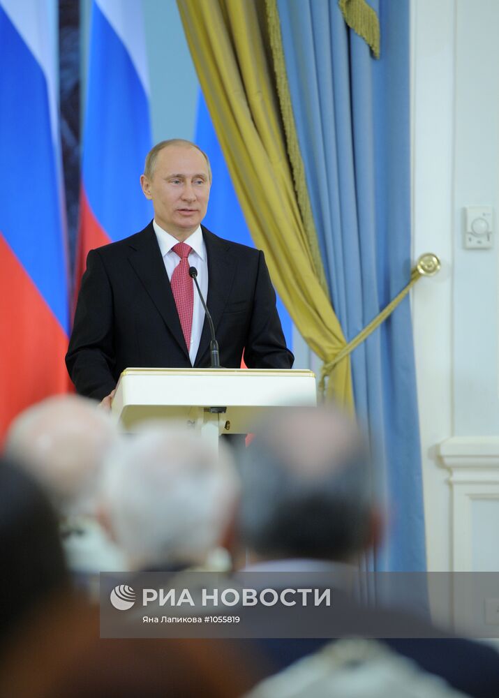 В.Путин на вручении премий правительства РФ 2011