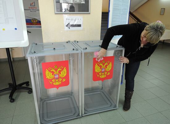 Подготовка избирательных участков к выборам президента РФ