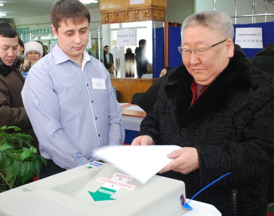 Голосование главы Якутии Егора Борисова на выборах президента РФ