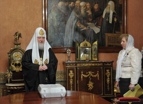 Патриарх Кирилл голосует на выборах президента РФ