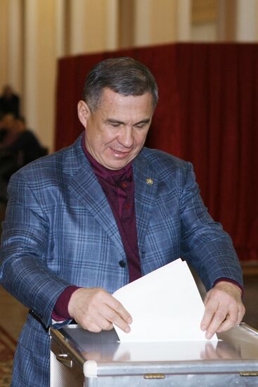 Голосование президента Республики Татарстан Рустама Минниханова