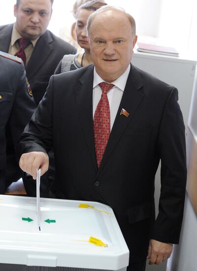 Голосование кандидата в президенты РФ Геннадия Зюганова