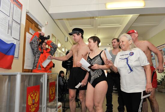 Голосование любителей зимнего плавания в Новосибирске