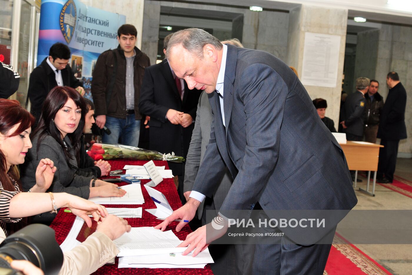 Голосование президента Дагестана Магомедсалама Магомедова