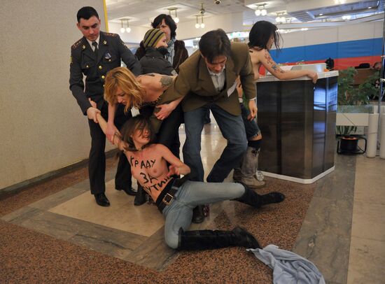 Выступление активисток движения FEMEN в Москве