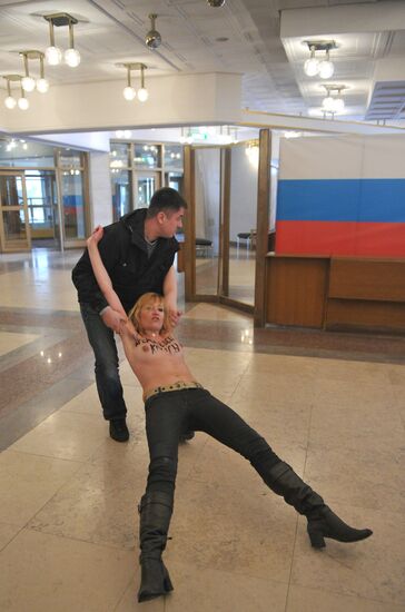 Выступление активисток движения FEMEN в Москве