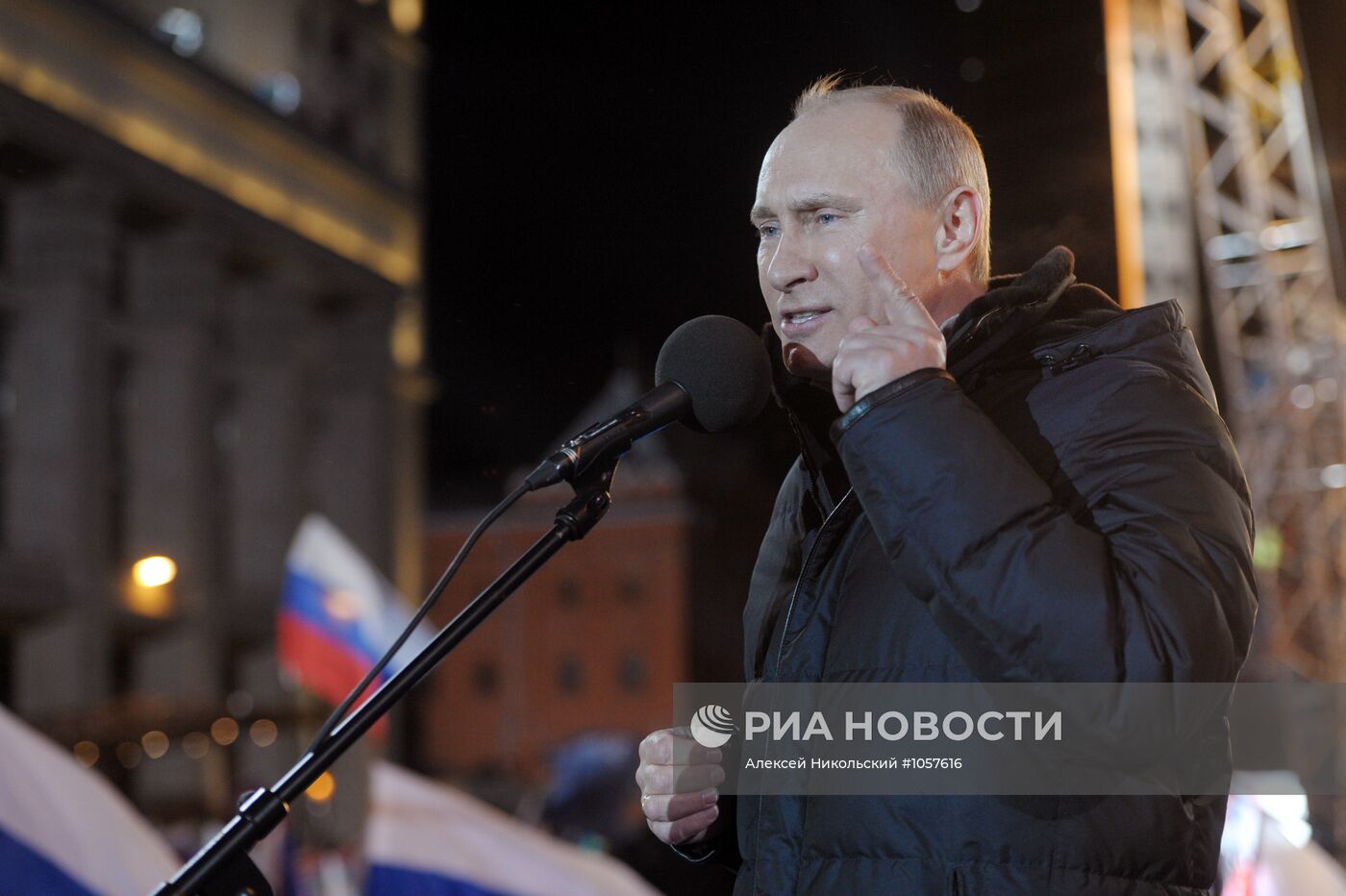 Д.Медведев и В.Путин участвуют в митинге на Манежной площади