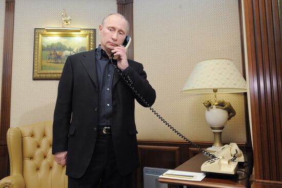 Кандидат в президенты РФ В.Путин посещает избирательный штаб