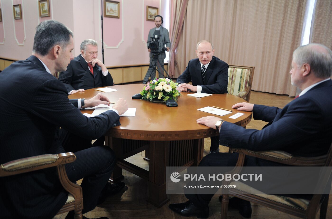 Встреча Владимира Путина с кандидатами в президенты РФ