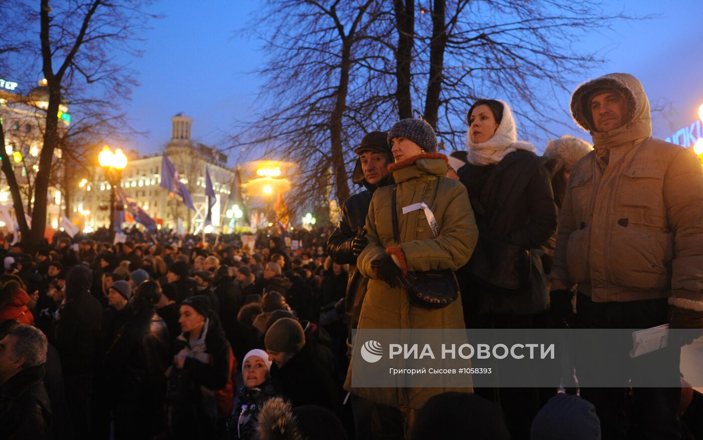 Митинг "За честные выборы" на Пушкинской площади в Москве