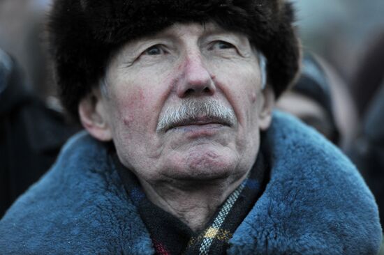 Лица участников митинга на Пушкинской площади в Москве