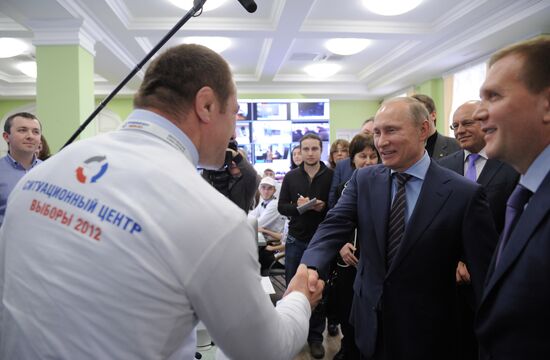 В.Путин посетил ситуационный центр "Выборы-2012"