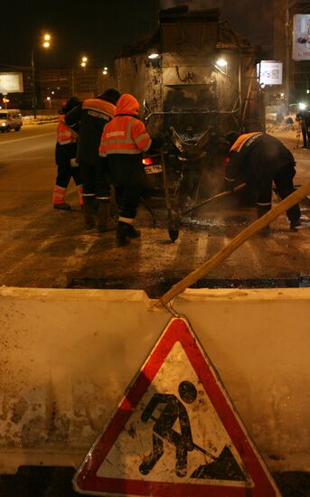 Работы по поддерживающему весеннему ремонту дорог в Казани