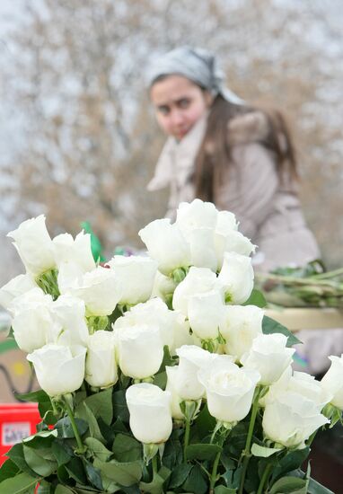 Продажа цветов к празднику 8 Марта в Грозном